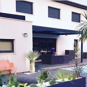 Maison De Vacances Contemporaine Avec Piscine Vedène